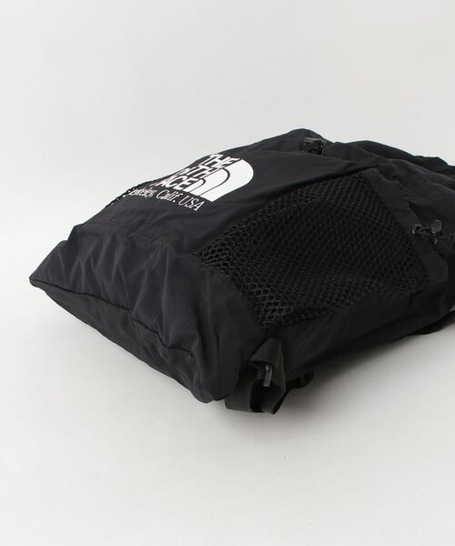 THE NORTH FACE(ザノースフェイス)の「国内未発売 THE NORTH FACE(ザ・ノースフェイス)/巾着バッグ バケット ナップサック リンデン メッシュ ジムサック/LINDEN MESH GYM SACK(バックパック/リュック・レディース・ブラック/グレー・FREE)」の4枚目の写真