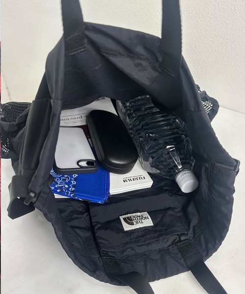THE NORTH FACE(ザノースフェイス)の「国内未発売 THE NORTH FACE(ザ・ノースフェイス)/巾着バッグ バケット ナップサック リンデン メッシュ ジムサック/LINDEN MESH GYM SACK(バックパック/リュック・レディース・ブラック/グレー・FREE)」の14枚目の写真