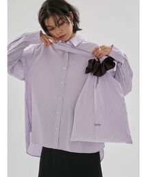 emmi（エミ）の「【ONLINE限定カラーあり】シュシュ付きemmiロゴトートバッグ（トートバッグ）」