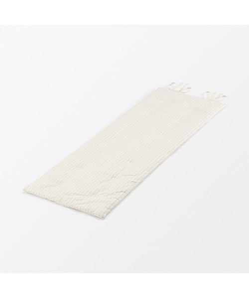 無印良品（ムジルシリョウヒン）の「ひんやり綿シートクッション　ロングタイプ　５０×１５０ｃｍ（クッション/クッションカバー・メンズ・ホワイト系/グレー系・FREE）」の2枚目の写真