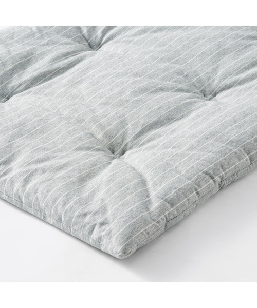 無印良品（ムジルシリョウヒン）の「ひんやり綿シートクッション　ロングタイプ　５０×１５０ｃｍ（クッション/クッションカバー・メンズ・ホワイト系/グレー系・FREE）」の6枚目の写真