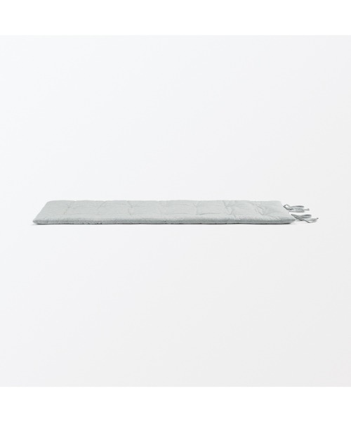 無印良品（ムジルシリョウヒン）の「ひんやり綿シートクッション　ロングタイプ　５０×１５０ｃｍ（クッション/クッションカバー・メンズ・ホワイト系/グレー系・FREE）」の4枚目の写真