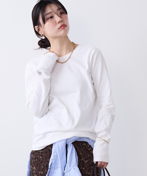 AMERICANA（アメリカーナ）の「【AMERICANA】別注-前後2WAYヘンリーネックロングTシャツ（Tシャツ/カットソー・レディース・ベージュ/ホワイト・FREE）」の2枚目の写真