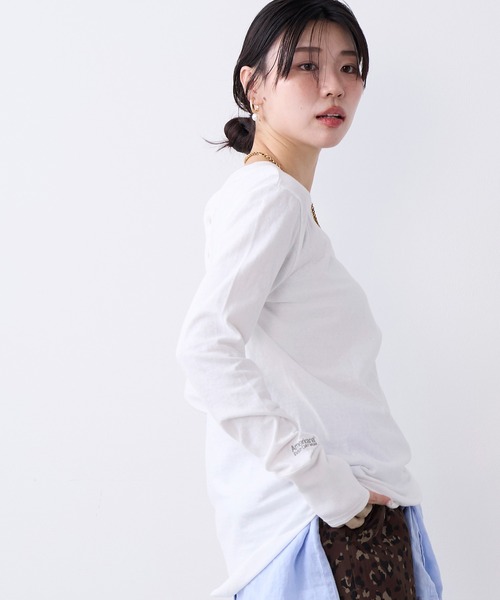 AMERICANA（アメリカーナ）の「【AMERICANA】別注-前後2WAYヘンリーネックロングTシャツ（Tシャツ/カットソー・レディース・ベージュ/ホワイト・FREE）」の20枚目の写真