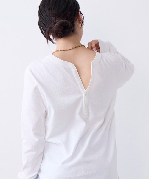 AMERICANA（アメリカーナ）の「【AMERICANA】別注-前後2WAYヘンリーネックロングTシャツ（Tシャツ/カットソー・レディース・ベージュ/ホワイト・FREE）」の21枚目の写真