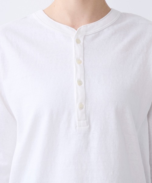AMERICANA（アメリカーナ）の「【AMERICANA】別注-前後2WAYヘンリーネックロングTシャツ（Tシャツ/カットソー・レディース・ベージュ/ホワイト・FREE）」の19枚目の写真