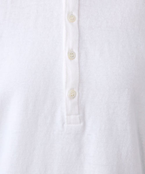 AMERICANA（アメリカーナ）の「【AMERICANA】別注-前後2WAYヘンリーネックロングTシャツ（Tシャツ/カットソー・レディース・ベージュ/ホワイト・FREE）」の11枚目の写真