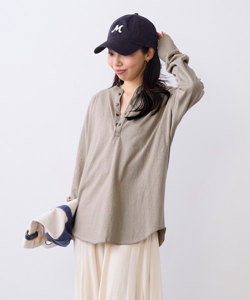 AMERICANA（アメリカーナ）の「【AMERICANA】別注-前後2WAYヘンリーネックロングTシャツ（Tシャツ/カットソー・レディース・ベージュ/ホワイト・FREE）」の9枚目の写真