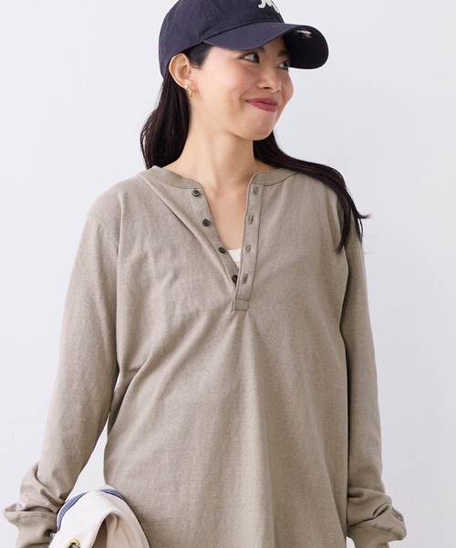 AMERICANA（アメリカーナ）の「【AMERICANA】別注-前後2WAYヘンリーネックロングTシャツ（Tシャツ/カットソー・レディース・ベージュ/ホワイト・FREE）」の10枚目の写真