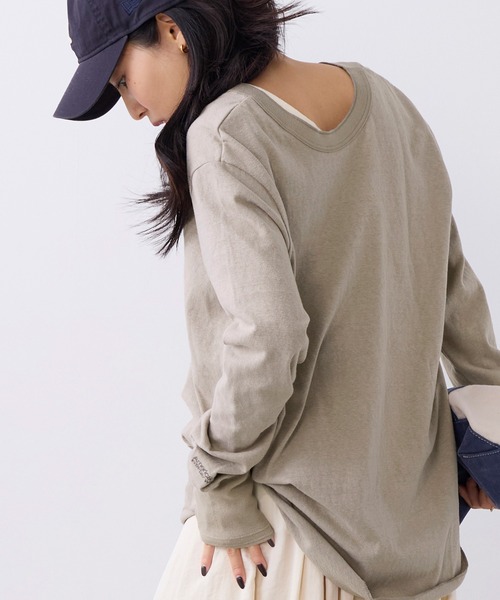 AMERICANA（アメリカーナ）の「【AMERICANA】別注-前後2WAYヘンリーネックロングTシャツ（Tシャツ/カットソー・レディース・ベージュ/ホワイト・FREE）」の6枚目の写真