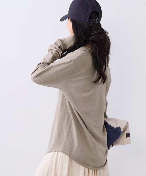 AMERICANA（アメリカーナ）の「【AMERICANA】別注-前後2WAYヘンリーネックロングTシャツ（Tシャツ/カットソー・レディース・ベージュ/ホワイト・FREE）」の7枚目の写真