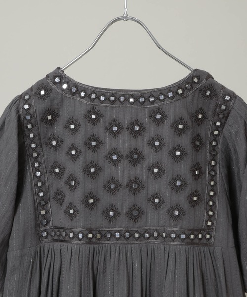 sara mallika（サラ マリカ）の「Sara mallika/Mirror Embroidery Dress（ワンピース・レディース・ベージュ系その他/チャコール・M）」の6枚目の写真