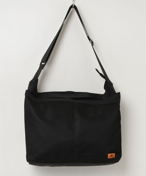 KRIFF MAYER（クリフメイヤー）の「【KRIFF MAYER/クリフメイヤー】2Way 保冷ポケット付きショルダーバッグ（ショルダーバッグ・メンズ・ブラック/ベージュ・FREE）」の2枚目の写真