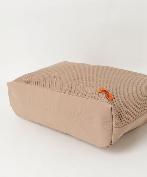 KRIFF MAYER（クリフメイヤー）の「【KRIFF MAYER/クリフメイヤー】2Way 保冷ポケット付きショルダーバッグ（ショルダーバッグ・メンズ・ブラック/ベージュ・FREE）」の4枚目の写真