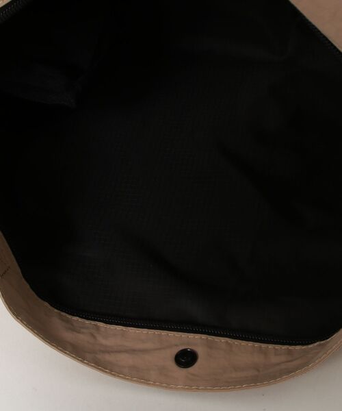 KRIFF MAYER（クリフメイヤー）の「【KRIFF MAYER/クリフメイヤー】2Way 保冷ポケット付きショルダーバッグ（ショルダーバッグ・メンズ・ブラック/ベージュ・FREE）」の5枚目の写真