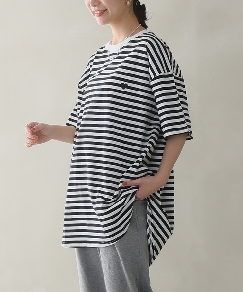 A HAPPY MARILYN(アハッピーマリリン)の「選べる4デザイン♪ 綿100% 満点 ロング Tシャツ(Tシャツ/カットソー・レディース・ホワイト×ブラック/チャコール/ホワイト系3/ブラック系2/ブラック系1/ホワイト系2/ブラック×ホワイト/ブラック系3/ホワイト系1・7L~8L/5L~6L/3L~4L/L~LL)」の2枚目の写真