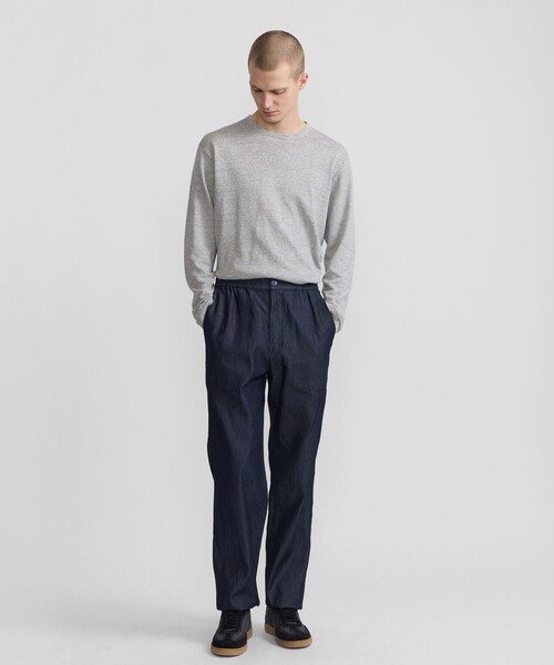 agnes b.（アニエスベー）の「メンズ デニム シャンブレー ストレート パンツ "Julen"（その他パンツ・メンズ・ネイビー・38/36）」の2枚目の写真