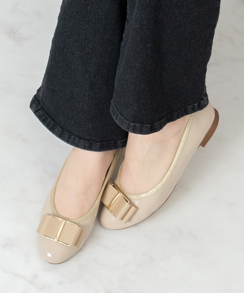 Bridget Birkin(ブリジットバーキン)の「【Bridget Birkin】バックルグログランリボンレインパンプス(564021)(パンプス・レディース・ベージュ系その他/ブラック系その他・22.5/23/24/24.5/23.5)」の3枚目の写真