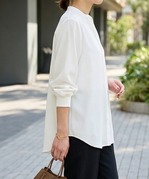 STYLE DELI（スタイルデリ）の「レイヤード用バンドキーネックシャツ（シャツ/ブラウス・レディース・サックスブルー/ホワイト・FREE）」の8枚目の写真