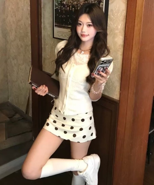 Sibra(シブラ)の「ドット柄ミニスカート(スカート・レディース・ブラウン/ホワイト・M)」の5枚目の写真
