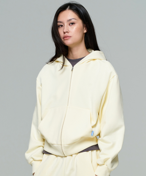 ERA（エラ）の「UNISEX ERA OVERSIZED HOODED ZIP-UP - LEMON CREAM（パーカー・レディース・クリーム・LARGE/MEDIUM/SMALL）」の7枚目の写真
