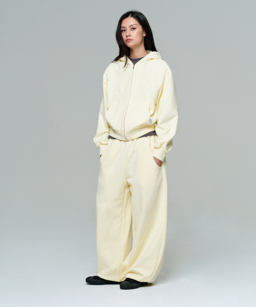 ERA（エラ）の「UNISEX ERA OVERSIZED HOODED ZIP-UP - LEMON CREAM（パーカー・レディース・クリーム・LARGE/MEDIUM/SMALL）」の5枚目の写真