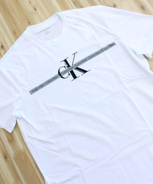 Calvin Klein(カルバン・クライン)の「CKJ テープリピートレイヤードロゴクルーネックTシャツ SS TAPE REPEAT LAYERED LOGO CREW NECK TEE(Tシャツ/カットソー・メンズ・ネイビー/ホワイト/ワイン・XL/L/M)」の6枚目の写真