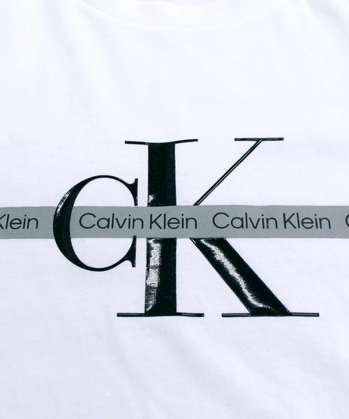 Calvin Klein(カルバン・クライン)の「CKJ テープリピートレイヤードロゴクルーネックTシャツ SS TAPE REPEAT LAYERED LOGO CREW NECK TEE(Tシャツ/カットソー・メンズ・ネイビー/ホワイト/ワイン・XL/L/M)」の7枚目の写真