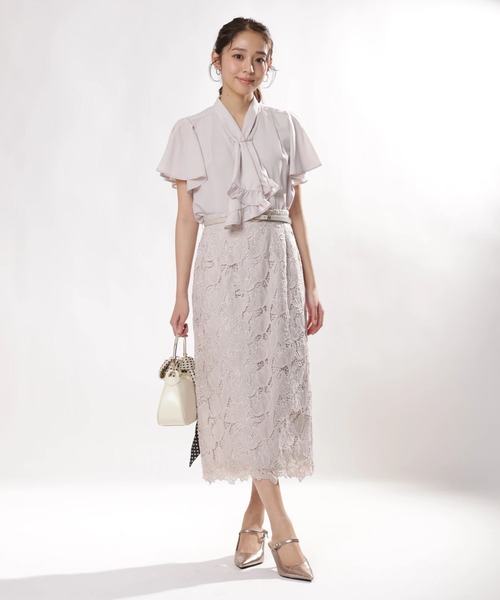 JUSGLITTY(ジャスグリッティー)の「ラッフルボウタイパールバーブラウス(シャツ/ブラウス・レディース・ピンク/ネイビー/ホワイト・2/1)」の13枚目の写真
