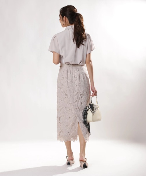 JUSGLITTY(ジャスグリッティー)の「ラッフルボウタイパールバーブラウス(シャツ/ブラウス・レディース・ピンク/ネイビー/ホワイト・2/1)」の15枚目の写真