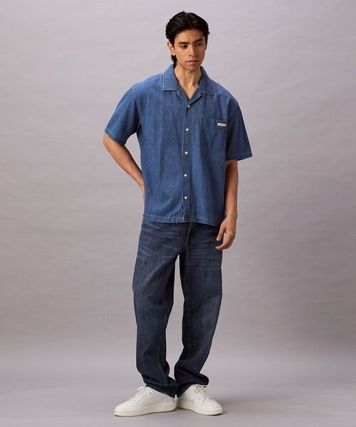 Calvin Klein(カルバン・クライン)の「デニム シャツ(シャツ/ブラウス・メンズ・ブルー・M/L/S/XL)」の2枚目の写真