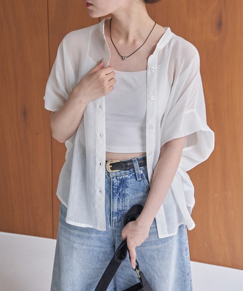 ikka(イッカ)の「【雑誌InRed6月号掲載】コットンライクシアードルマンブラウス(シャツ/ブラウス・レディース・ブルー/オフホワイト/ライトグリーン/グレイッシュベージュ/チャコール・M/L/S)」の2枚目の写真