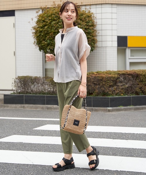 ikka(イッカ)の「【雑誌InRed6月号掲載】コットンライクシアードルマンブラウス(シャツ/ブラウス・レディース・ブルー/オフホワイト/ライトグリーン/グレイッシュベージュ/チャコール・M/L/S)」の17枚目の写真