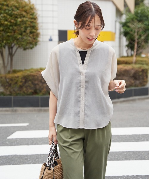 ikka(イッカ)の「【雑誌InRed6月号掲載】コットンライクシアードルマンブラウス(シャツ/ブラウス・レディース・ブルー/オフホワイト/ライトグリーン/グレイッシュベージュ/チャコール・M/L/S)」の11枚目の写真
