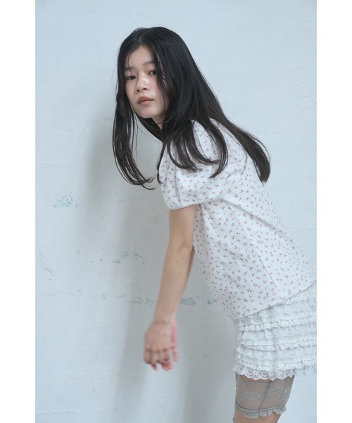 Smyeon(スミョン)の「Flower print puff sleeve tee/花柄パフTシャツ(Tシャツ/カットソー・レディース・ホワイト/クリーム/ピンク・FREE)」の7枚目の写真