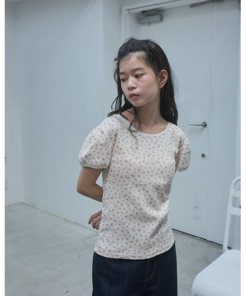 Smyeon(スミョン)の「Flower print puff sleeve tee/花柄パフTシャツ(Tシャツ/カットソー・レディース・ホワイト/クリーム/ピンク・FREE)」の12枚目の写真