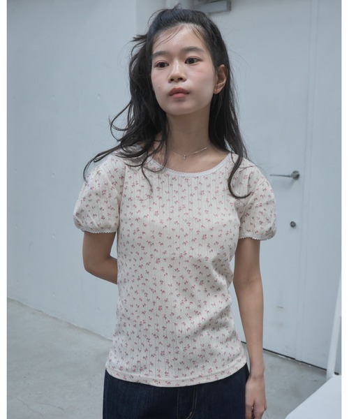 Smyeon(スミョン)の「Flower print puff sleeve tee/花柄パフTシャツ(Tシャツ/カットソー・レディース・ホワイト/クリーム/ピンク・FREE)」の11枚目の写真