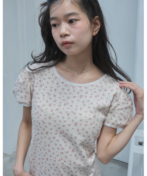Smyeon(スミョン)の「Flower print puff sleeve tee/花柄パフTシャツ(Tシャツ/カットソー・レディース・ホワイト/クリーム/ピンク・FREE)」の15枚目の写真