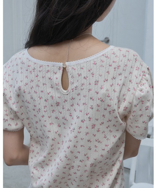 Smyeon(スミョン)の「Flower print puff sleeve tee/花柄パフTシャツ(Tシャツ/カットソー・レディース・ホワイト/クリーム/ピンク・FREE)」の16枚目の写真