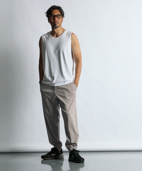 The DUFFER of ST.GEORGE(ザダファーオブセントジョージ)の「COOLMAX 2LAYERS LOOSE EASY PANTS:セットアップ対応 2層構造 吸水速乾クールマックス イージージョガーパンツ / アスレジャー / ジム・スポーツ / ワンマイルウェア(スウェットパンツ・メンズ・ライトグレー/ブラック/ブルーグレー・X-LARGE/LARGE/MEDIUM/SMALL)」の7枚目の写真