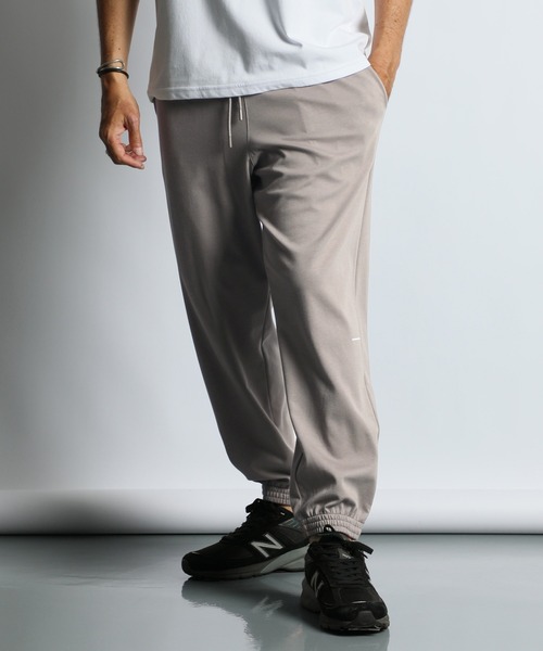 The DUFFER of ST.GEORGE(ザダファーオブセントジョージ)の「COOLMAX 2LAYERS LOOSE EASY PANTS:セットアップ対応 2層構造 吸水速乾クールマックス イージージョガーパンツ / アスレジャー / ジム・スポーツ / ワンマイルウェア(スウェットパンツ・メンズ・ライトグレー/ブラック/ブルーグレー・X-LARGE/LARGE/MEDIUM/SMALL)」の6枚目の写真