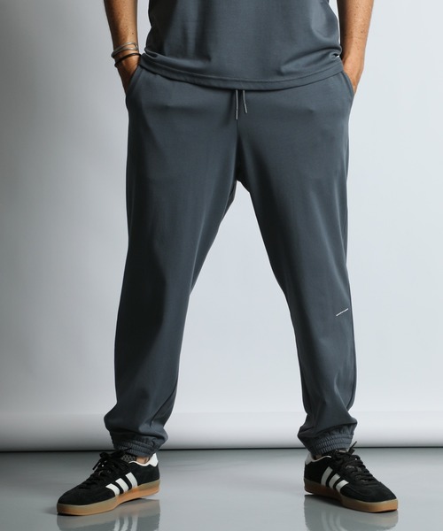 The DUFFER of ST.GEORGE(ザダファーオブセントジョージ)の「COOLMAX 2LAYERS LOOSE EASY PANTS:セットアップ対応 2層構造 吸水速乾クールマックス イージージョガーパンツ / アスレジャー / ジム・スポーツ / ワンマイルウェア(スウェットパンツ・メンズ・ライトグレー/ブラック/ブルーグレー・X-LARGE/LARGE/MEDIUM/SMALL)」の8枚目の写真