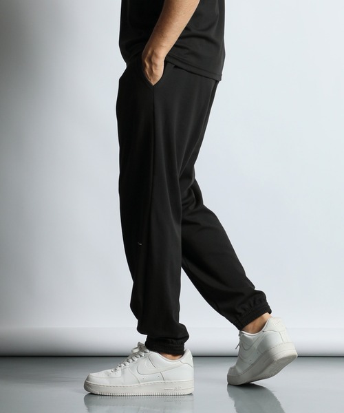 The DUFFER of ST.GEORGE(ザダファーオブセントジョージ)の「COOLMAX 2LAYERS LOOSE EASY PANTS:セットアップ対応 2層構造 吸水速乾クールマックス イージージョガーパンツ / アスレジャー / ジム・スポーツ / ワンマイルウェア(スウェットパンツ・メンズ・ライトグレー/ブラック/ブルーグレー・X-LARGE/LARGE/MEDIUM/SMALL)」の10枚目の写真