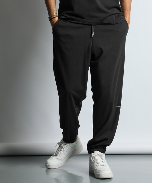 The DUFFER of ST.GEORGE(ザダファーオブセントジョージ)の「COOLMAX 2LAYERS LOOSE EASY PANTS:セットアップ対応 2層構造 吸水速乾クールマックス イージージョガーパンツ / アスレジャー / ジム・スポーツ / ワンマイルウェア(スウェットパンツ・メンズ・ライトグレー/ブラック/ブルーグレー・X-LARGE/LARGE/MEDIUM/SMALL)」の4枚目の写真