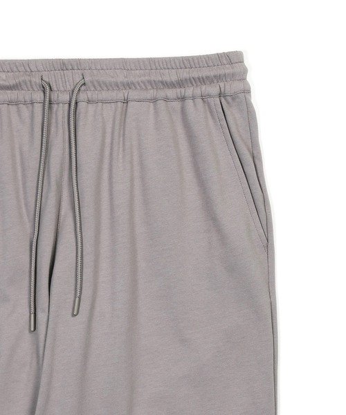The DUFFER of ST.GEORGE(ザダファーオブセントジョージ)の「COOLMAX 2LAYERS LOOSE EASY PANTS:セットアップ対応 2層構造 吸水速乾クールマックス イージージョガーパンツ / アスレジャー / ジム・スポーツ / ワンマイルウェア(スウェットパンツ・メンズ・ライトグレー/ブラック/ブルーグレー・X-LARGE/LARGE/MEDIUM/SMALL)」の15枚目の写真