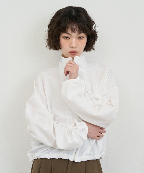 NUJOH(ヌゾ)の「Light Zip-Up Shirring Jacket / ライトジップアップシャーリングジャケット(ブルゾン・レディース・ホワイト/グレー/ブラック・FREE)」の2枚目の写真