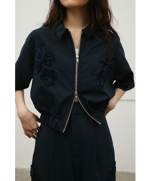 STYLEMIXER(スタイルミキサー)の「フラワーエンブロイダリージップシャツ(シャツ/ブラウス・レディース・ホワイト/ネイビー/ベージュ・FREE)」の3枚目の写真
