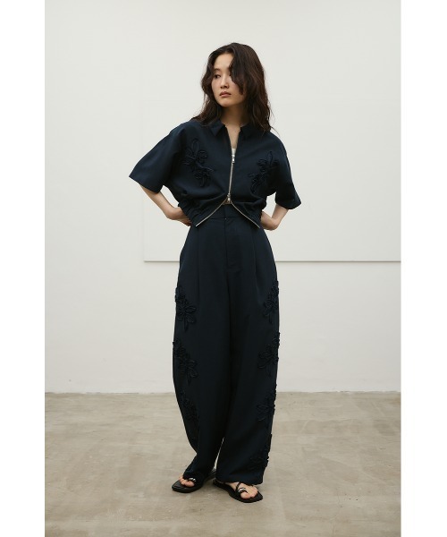 STYLEMIXER(スタイルミキサー)の「フラワーエンブロイダリージップシャツ(シャツ/ブラウス・レディース・ホワイト/ネイビー/ベージュ・FREE)」の18枚目の写真