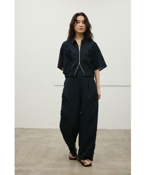 STYLEMIXER(スタイルミキサー)の「フラワーエンブロイダリージップシャツ(シャツ/ブラウス・レディース・ホワイト/ネイビー/ベージュ・FREE)」の19枚目の写真