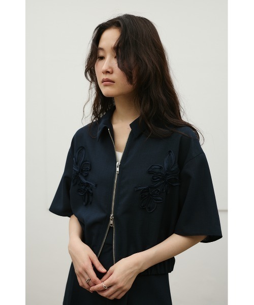 STYLEMIXER(スタイルミキサー)の「フラワーエンブロイダリージップシャツ(シャツ/ブラウス・レディース・ホワイト/ネイビー/ベージュ・FREE)」の21枚目の写真